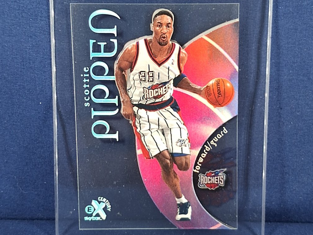 1998/99 EX #2 Scottie Pippen HOF
