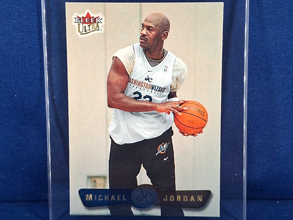 2001/02 Fleer Ultra #102 Michael Jordan HOF