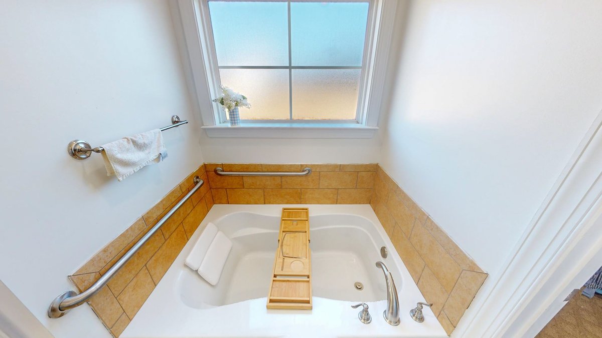 Image for Charming Burnside Estates Home - 1,888 SF, Screened-In Porch, Vaulted Ceilings, & More