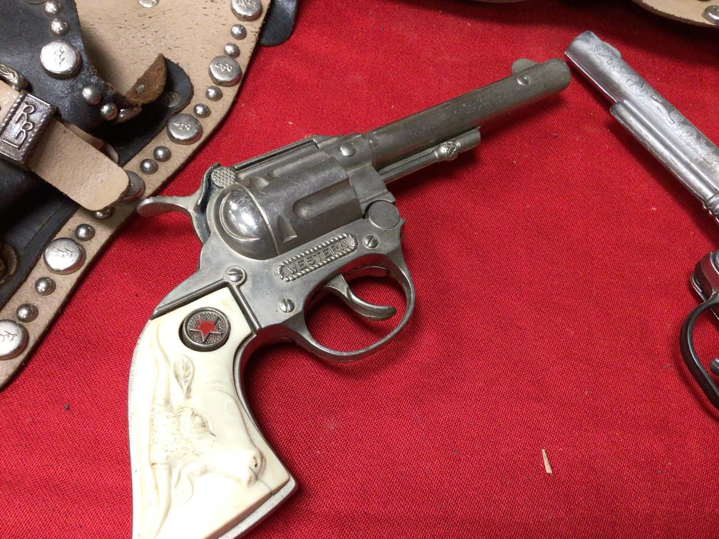 Image for Large Firearms and Memorabilia Auction