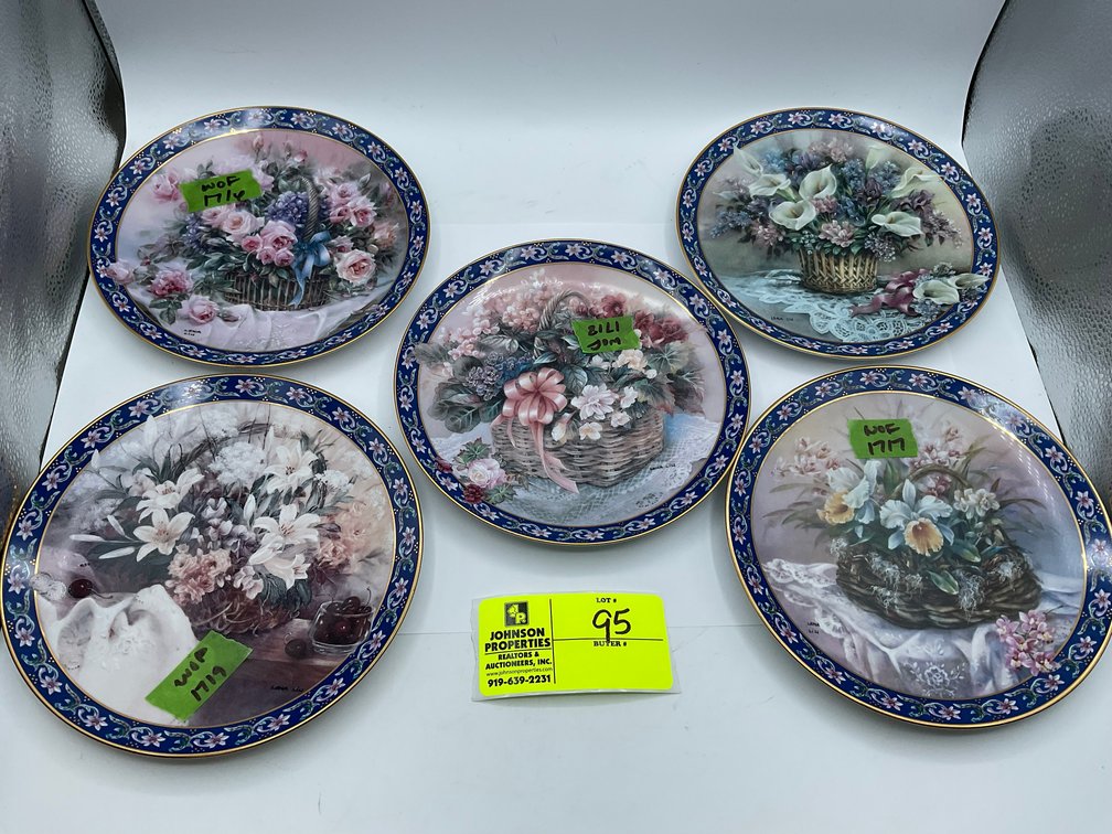 Image for Huge Online Only Collectible, Vintage, Unique Glass and Ceramics Auction!