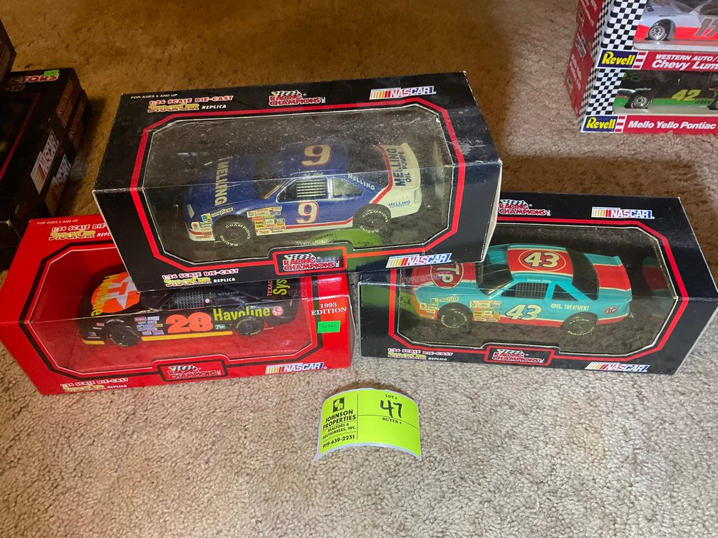 Image for Online Only Personal Property Auction with Household Goods, Uranium Glass and Other Collectibles!