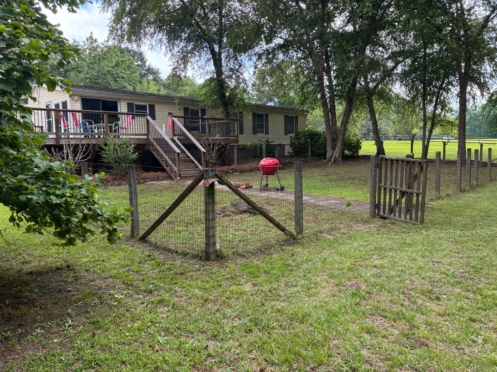 Image for Country Living Awaits – Happy Trails Simulcast Auction