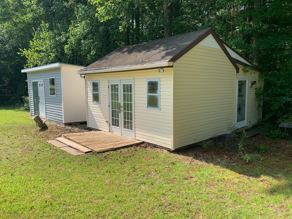 Image for Country Living Awaits – Happy Trails Simulcast Auction
