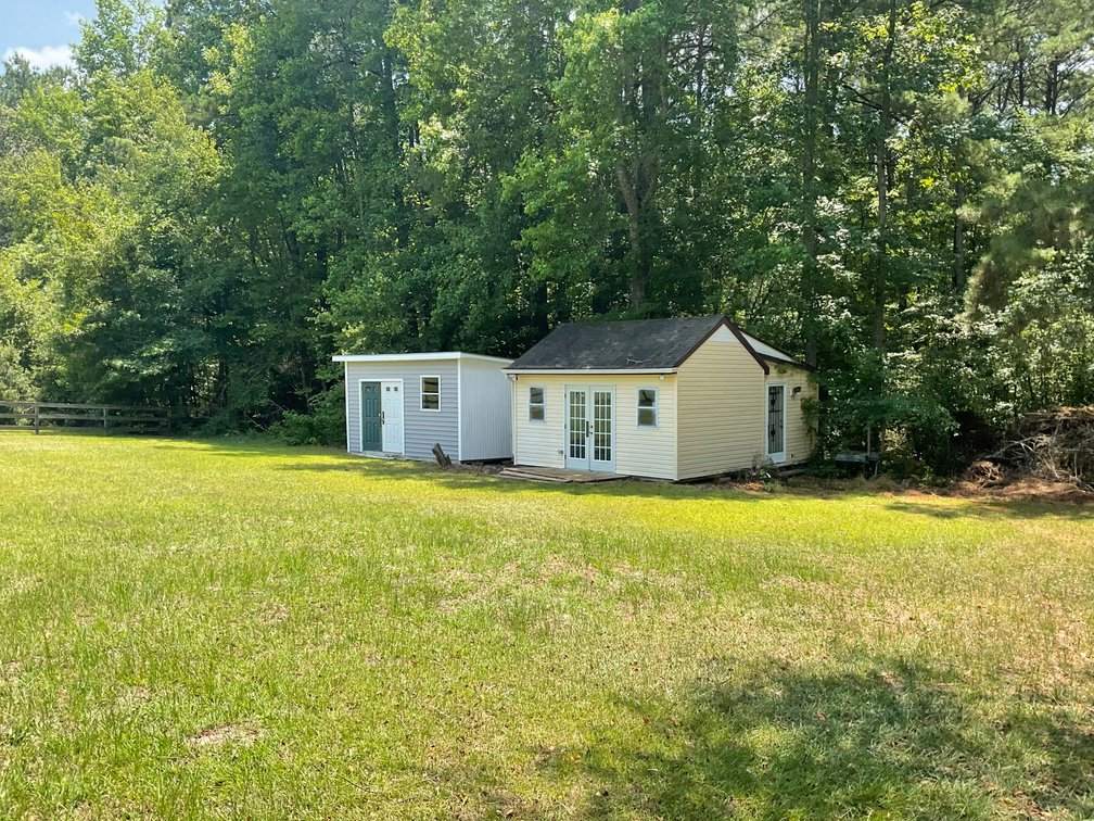 Image for Country Living Awaits – Happy Trails Simulcast Auction