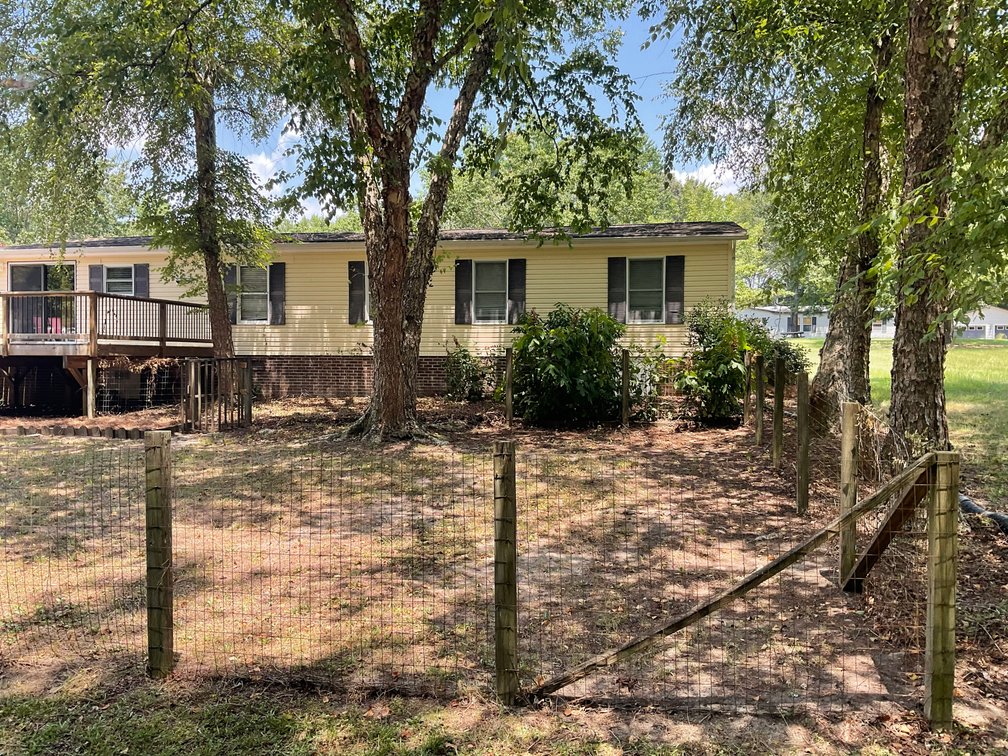 Image for Country Living Awaits – Happy Trails Simulcast Auction