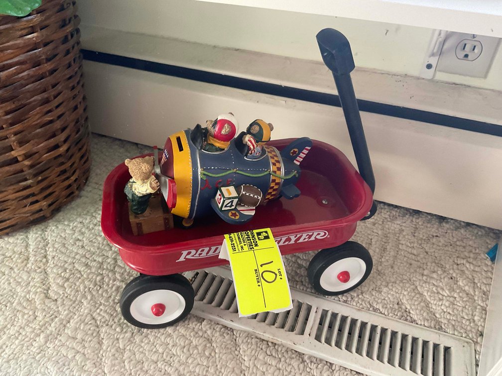 Image for Huge Online Only Auction for the Leo and Joyce Burkett Estate (deceased) with Lots of Doll Houses and Doll House items!