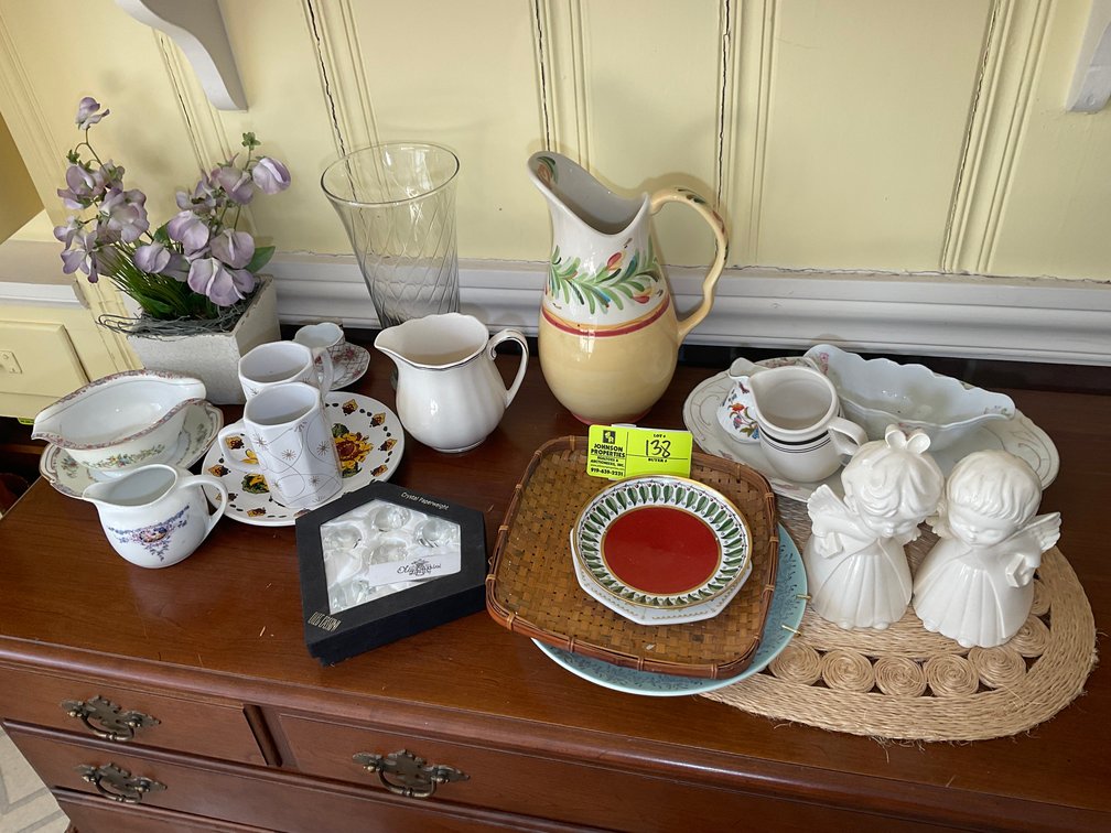 Image for Huge Online Only Auction for the Leo and Joyce Burkett Estate (deceased) with Lots of Doll Houses and Doll House items!