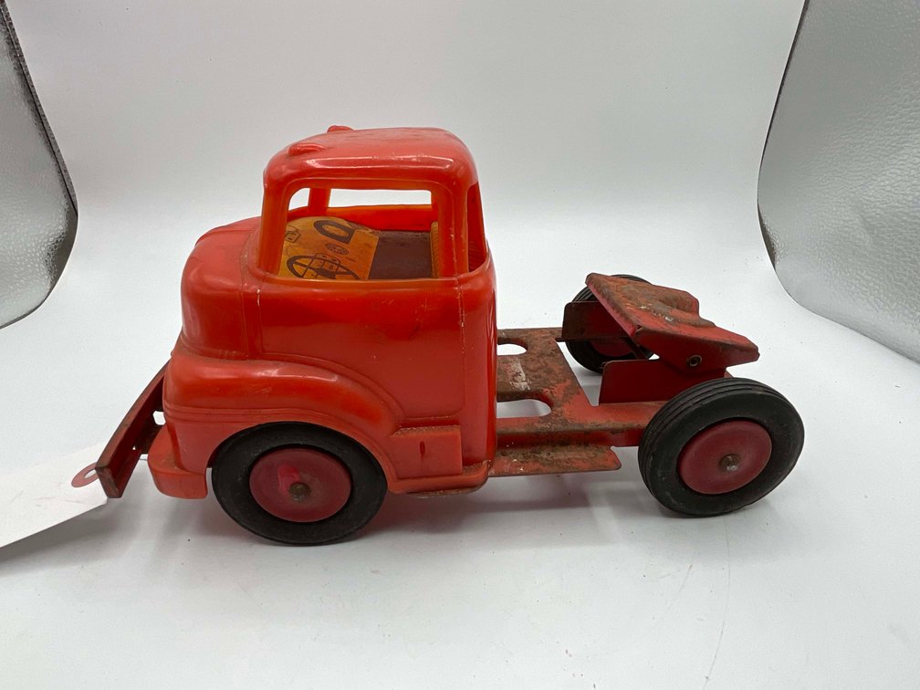 Image for Vintage Tin and Metal Toys and Handmade Knives Online Only Auction