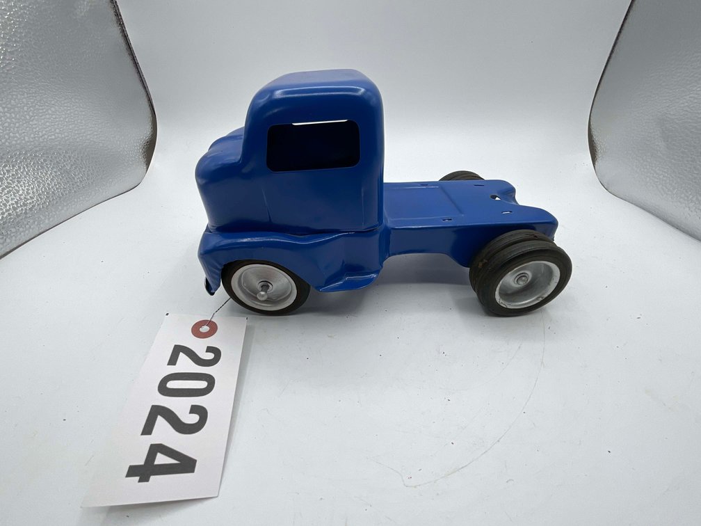 Image for Vintage Tin and Metal Toys and Handmade Knives Online Only Auction