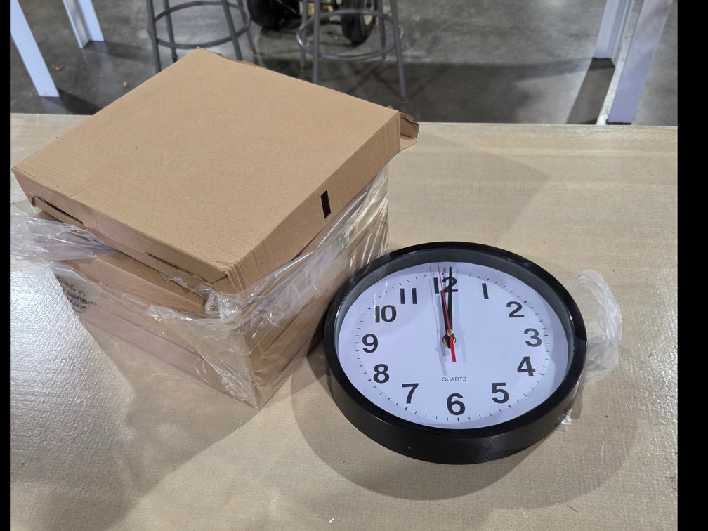 4 wall clocks R3C