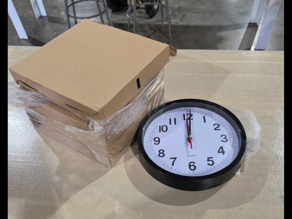 4 wall clocks R3C