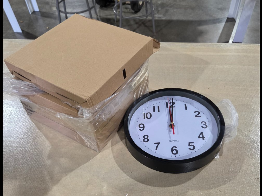 4 wall clocks R3C