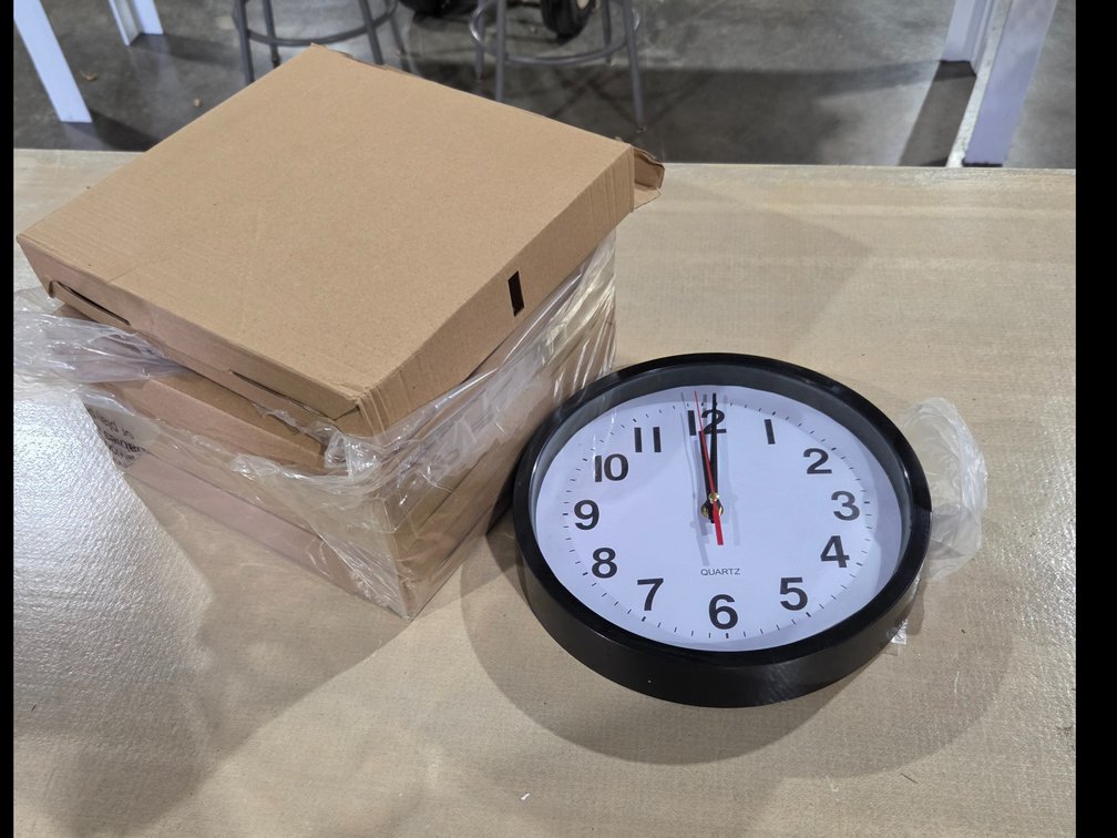 4 wall clocks R3C