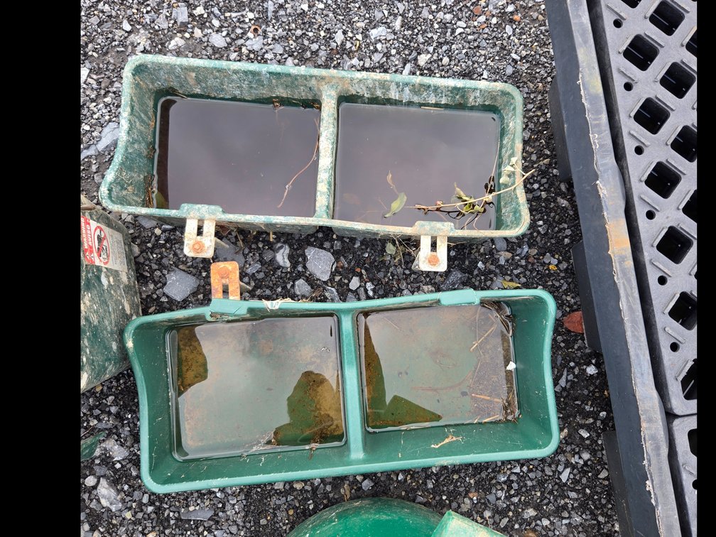 2 hanging or hook-over feed and water  OSR2