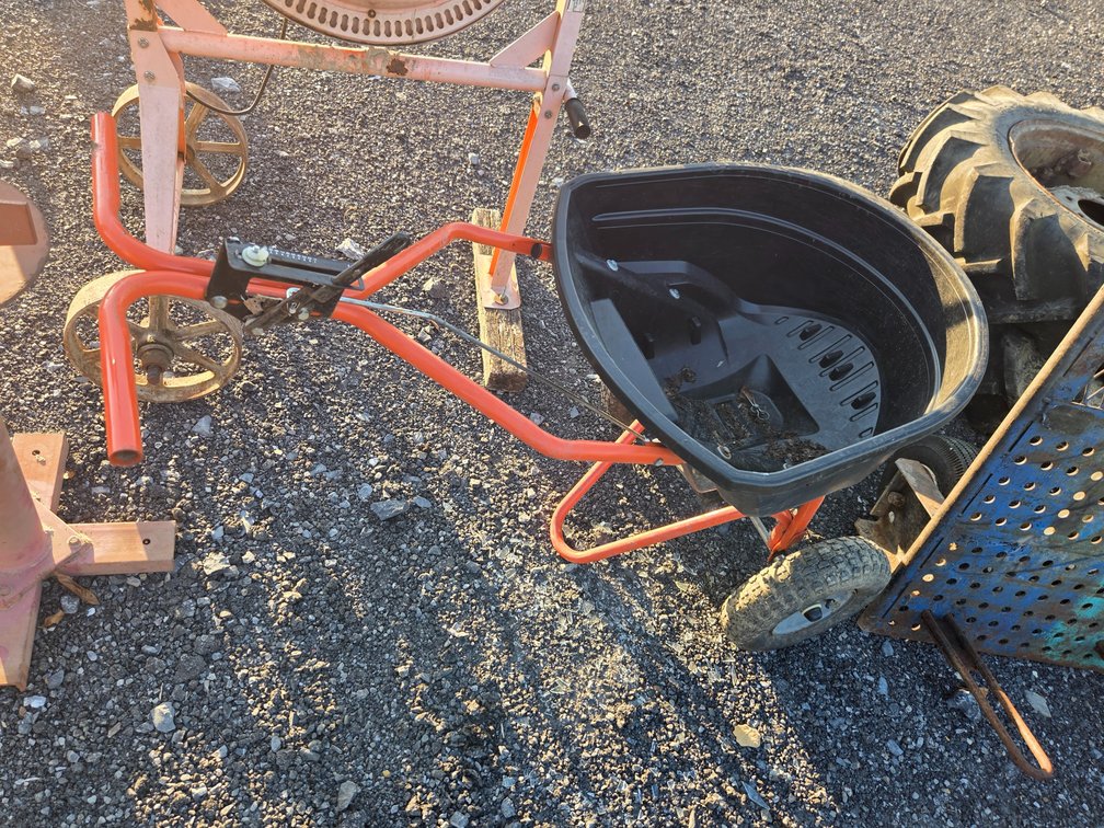 Agri-Fab Broadcast Spreader OSR5