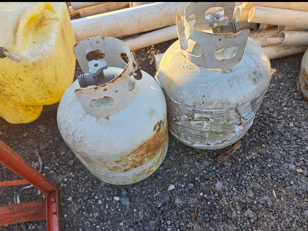 2 propane tanks  OSR5