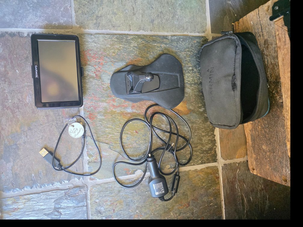 Garmin gps with case and mount R4A