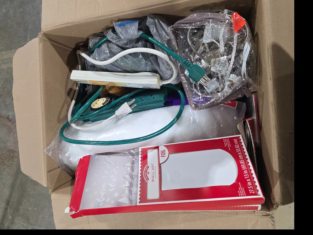 Box lot of christmas items R4A