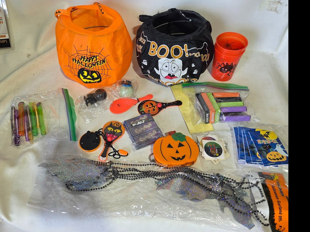 Halloween lot for trick or treaters R4A