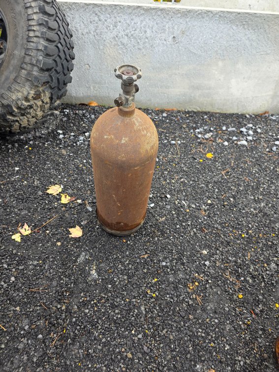 Gas cylinder