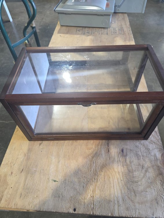 Display case R4B