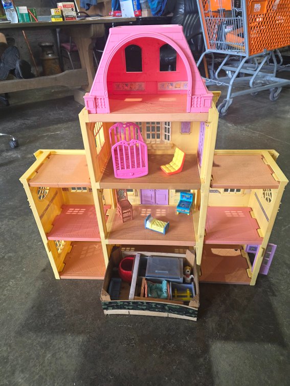 Vintage fisher price doll house