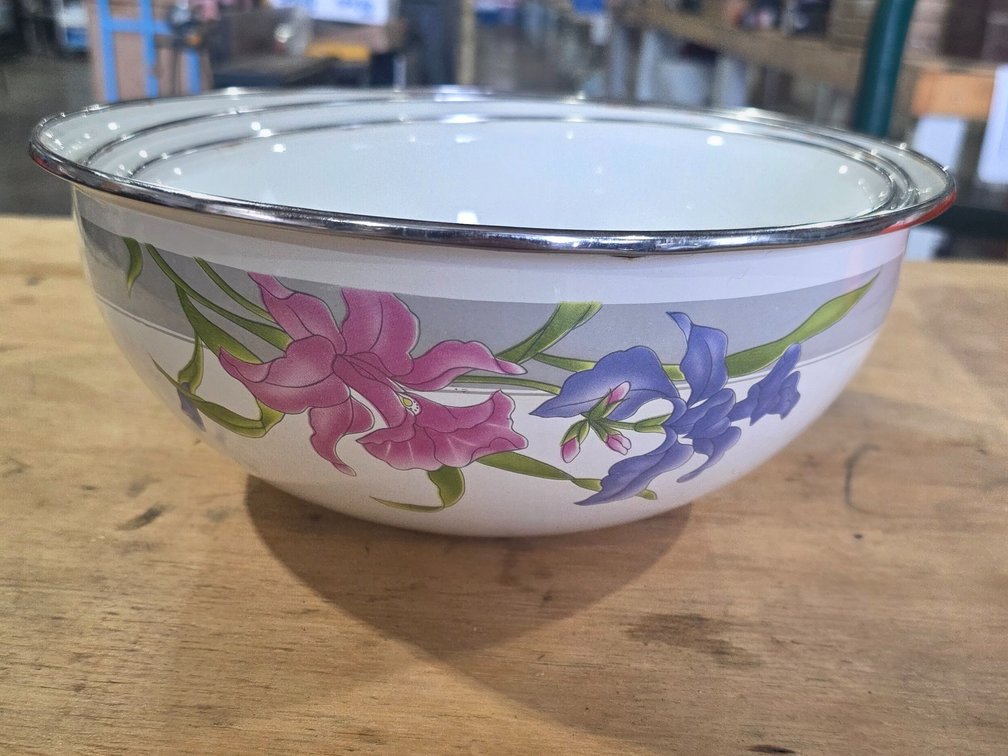 Vintage enamelwear nesting bowls