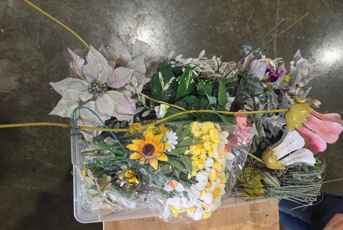 Artificial flower tote lot