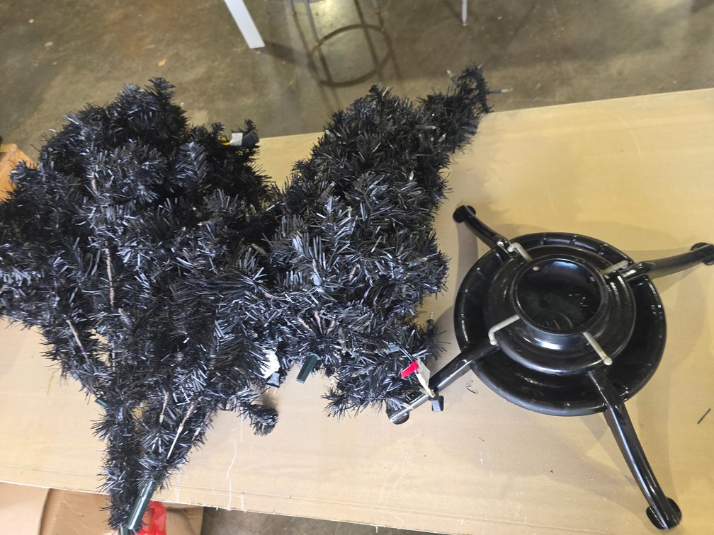Black Halloween tree R3BU