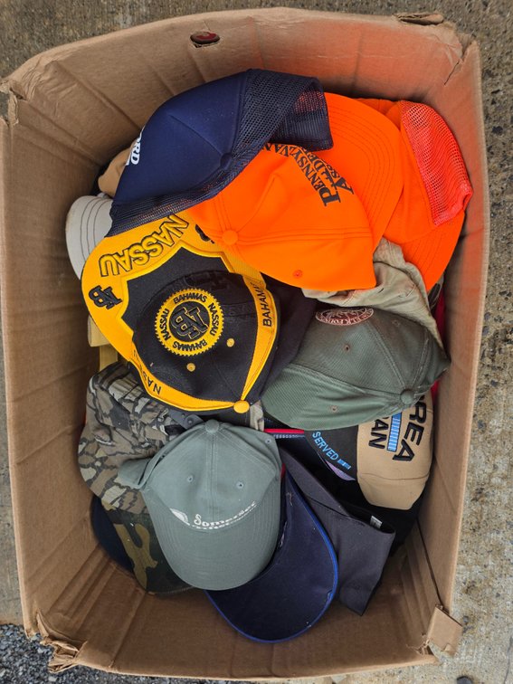 Box of hats R2BU