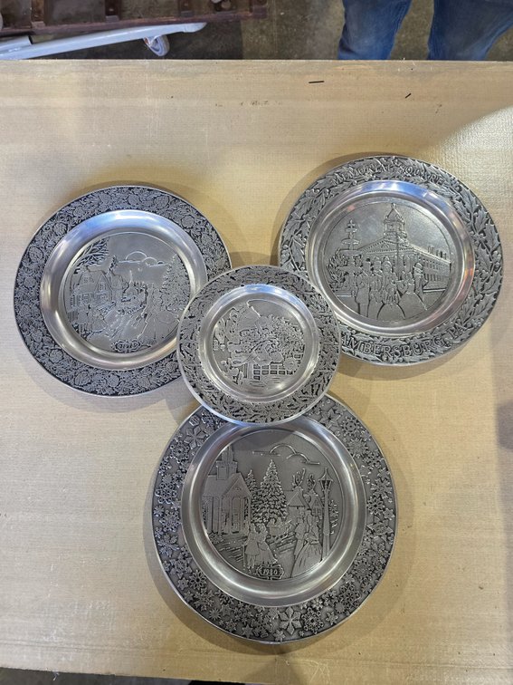 Vintage  wilton metal plates R2B