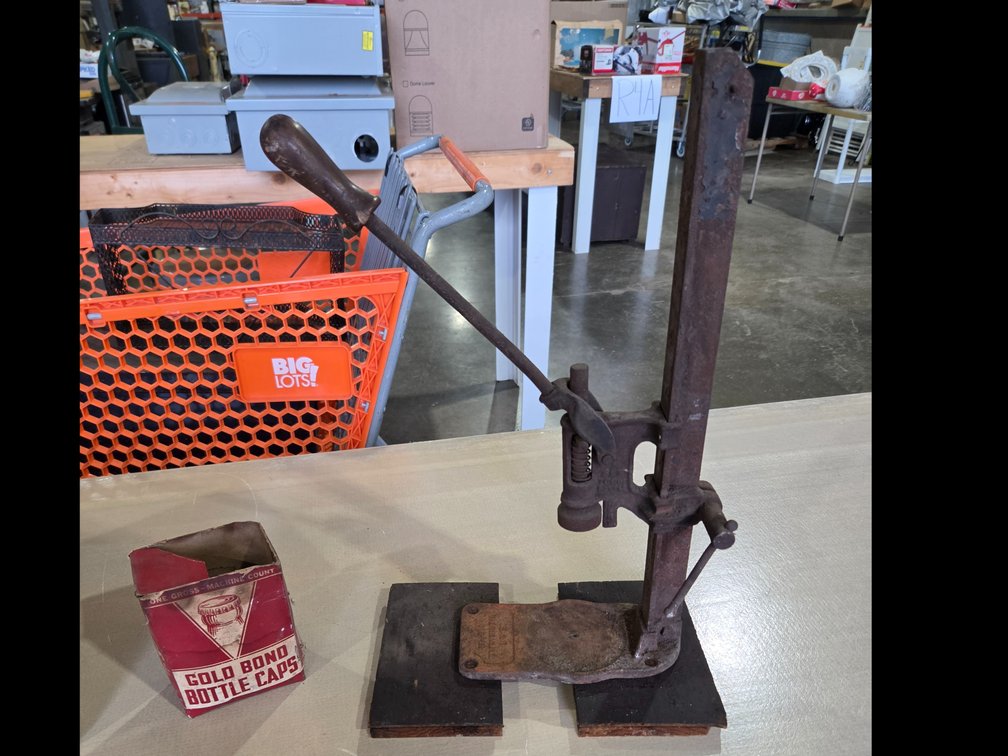 Vintage bottle capper R4C