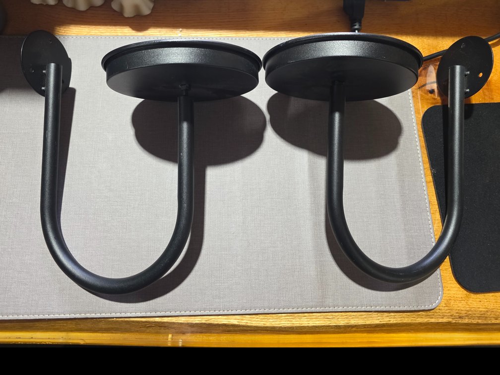 Wall mounted plant holder R4A