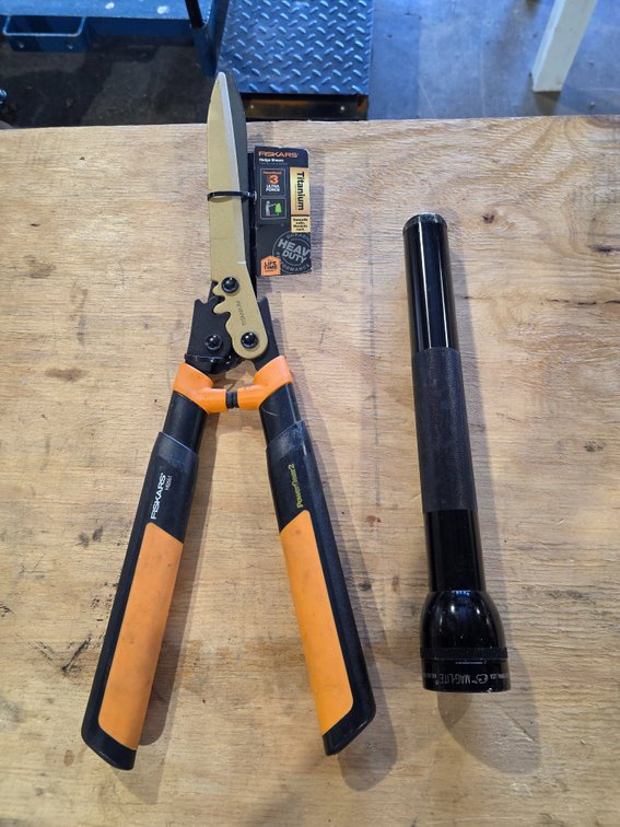 Hedge shears and maglight R1CU