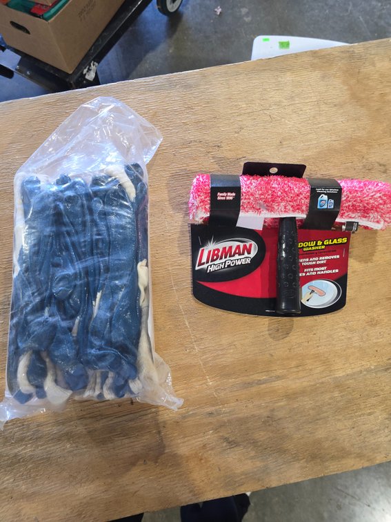 Glove lot R1C