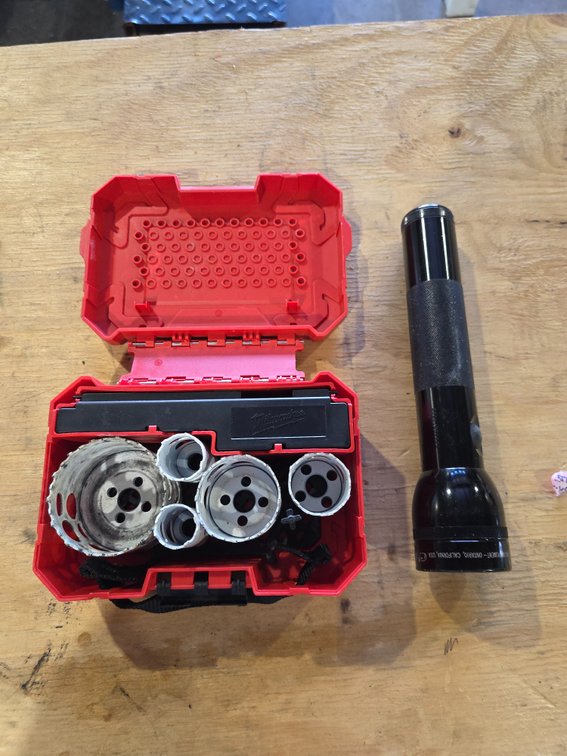 Hole saw & mag light R1C