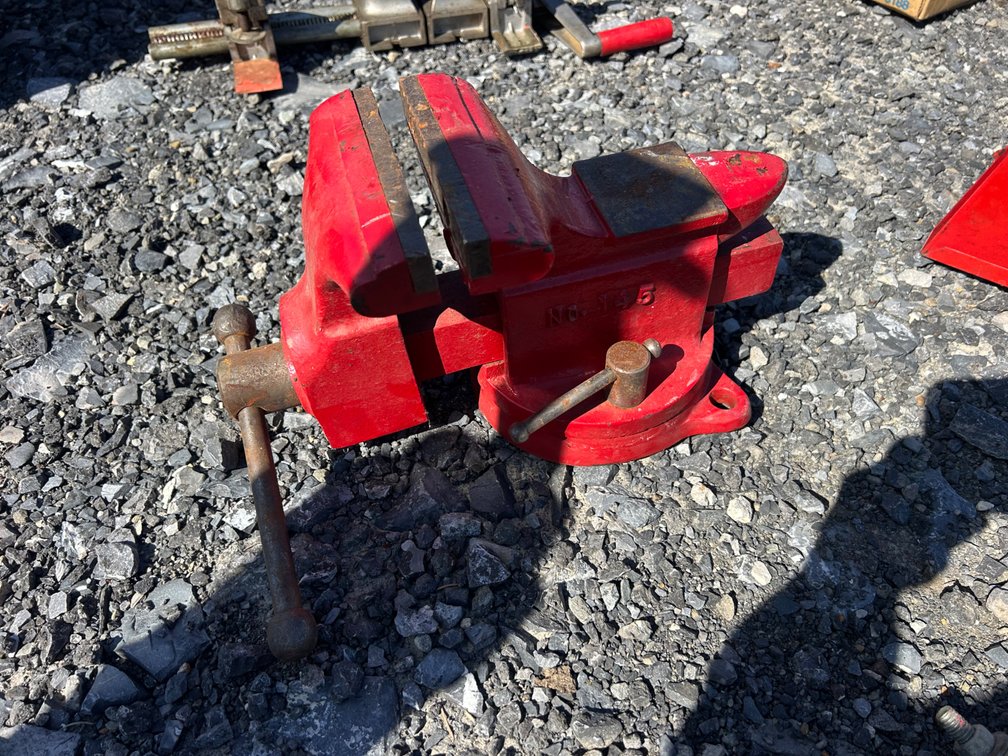 Craftsman Swivel Base Bench Vise OSR4