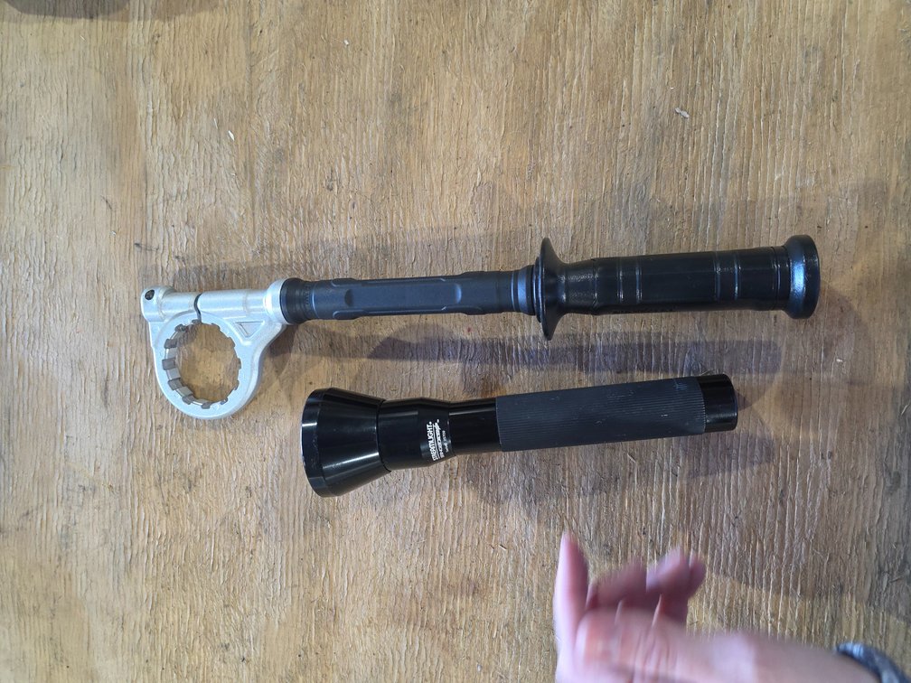 Mag light & hammer drill R1C