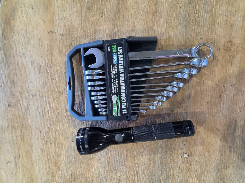 Mag light and wrench lot R1C