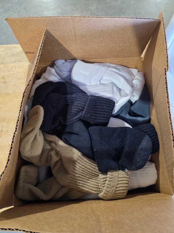Box of socks R1CU