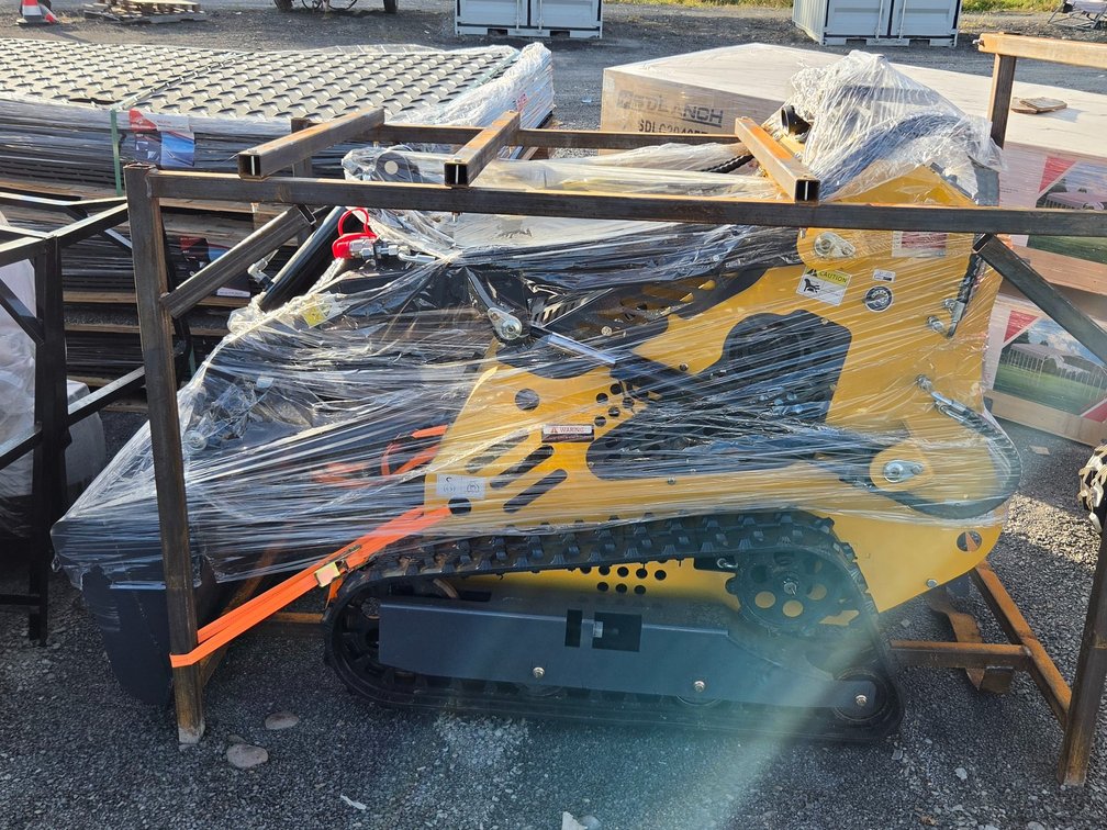 Mini skid loader