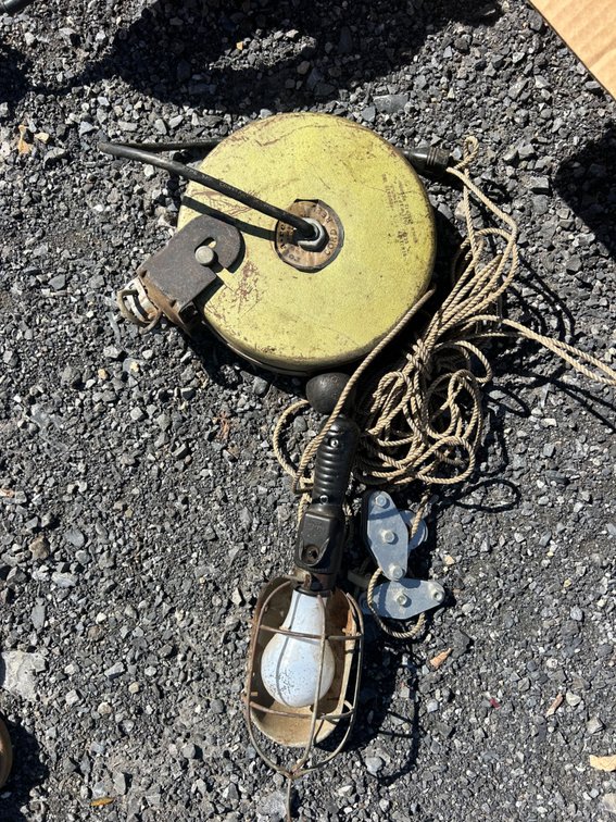 Retractable cord reel w/ light OSR4