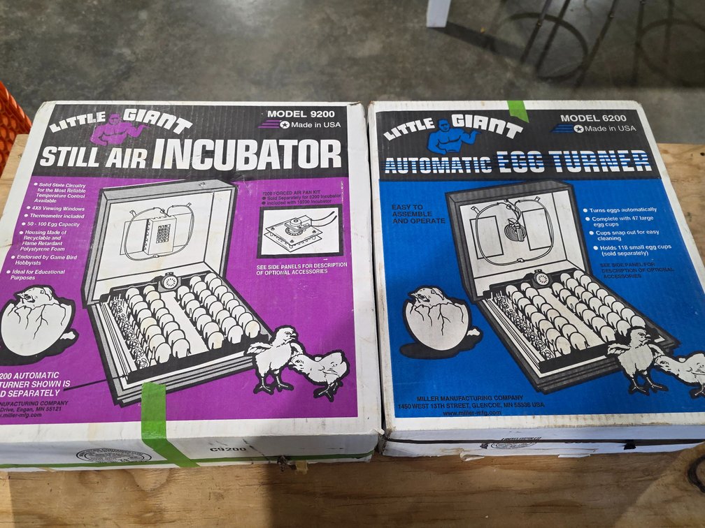 Incubator and automatic egg turner R2CU