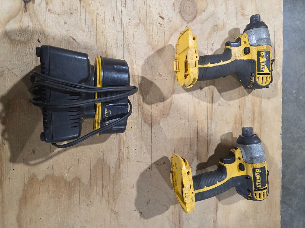 Dewalt drivers with charger R2CU