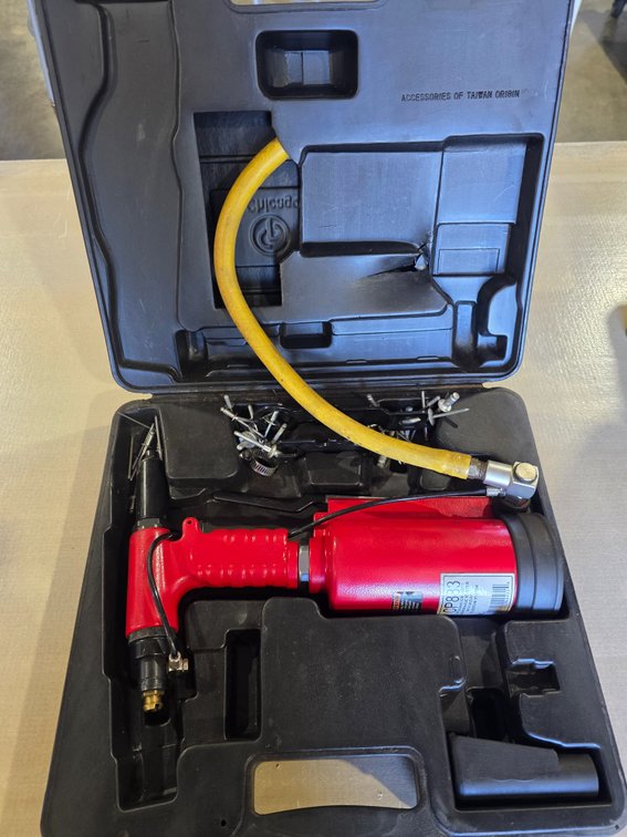 Chicago air hydraulic riveter R1B