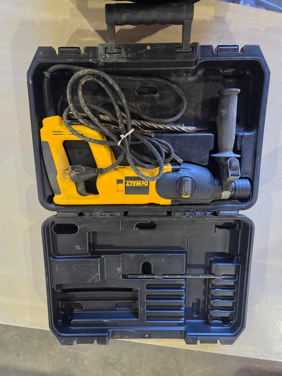 Dewalt hammer drill R1B