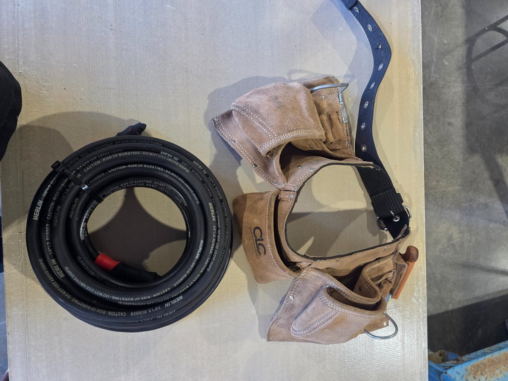 Air hose and tool belt R1BU
