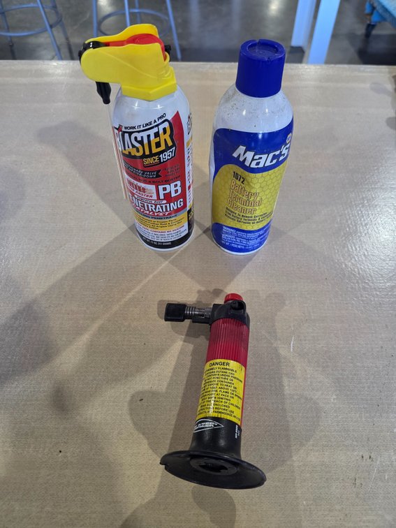 Battery cleaner lot R1B