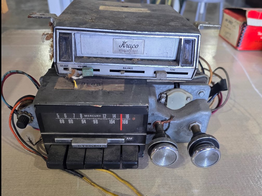Vintage car radio R2C
